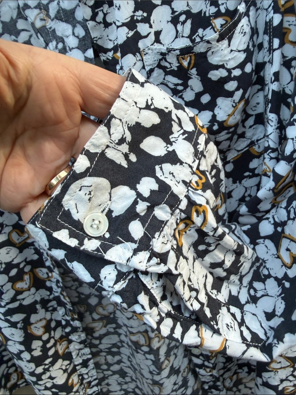 Velvet Heart Button-Down Blouse with Hearts Motif Navy /White, Mustard Size M - Picture 5 of 12